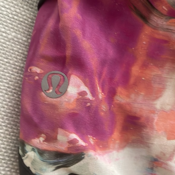 Lululemon Speed Up Shorts - Picture 4 of 7